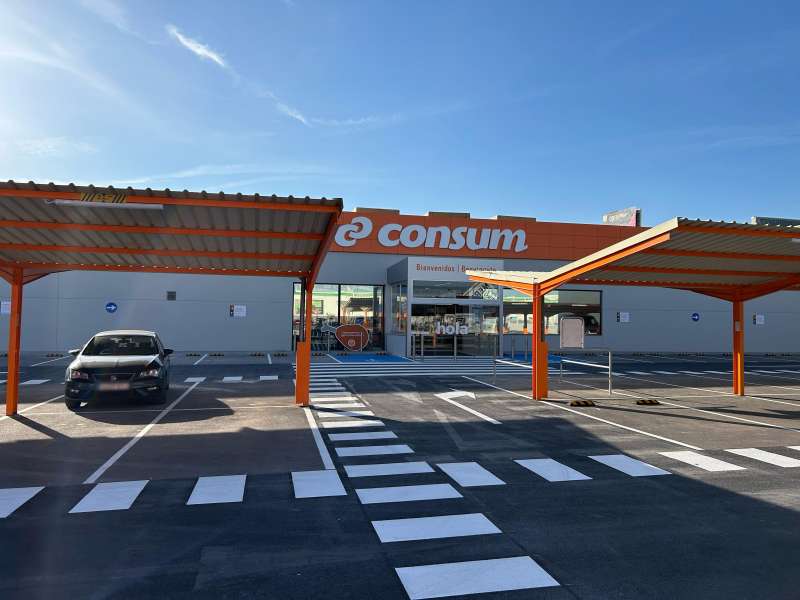 Consum obri una nova tenda en el parc comercial de Massanassa