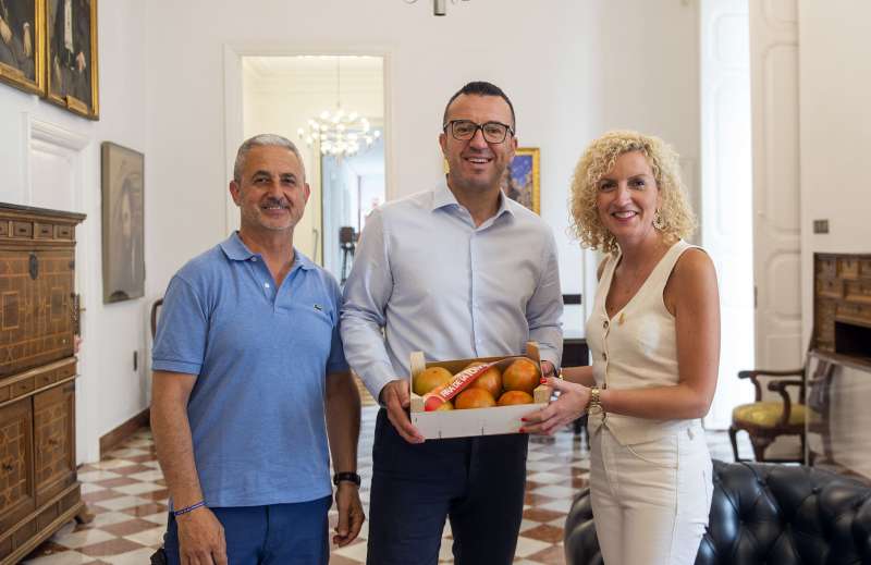 Vicent Mompó posa en valor la tomata de Meliana “com un dels productes més emblemàtics de la nostra terra”