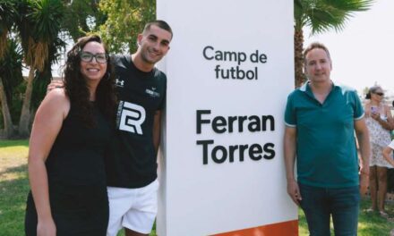 El camp de futbol de Foios ja porta el nom de Ferran Torres
