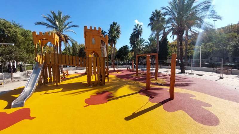 Torrent projecta cinc noves àrees de jocs infantils en diferents barris