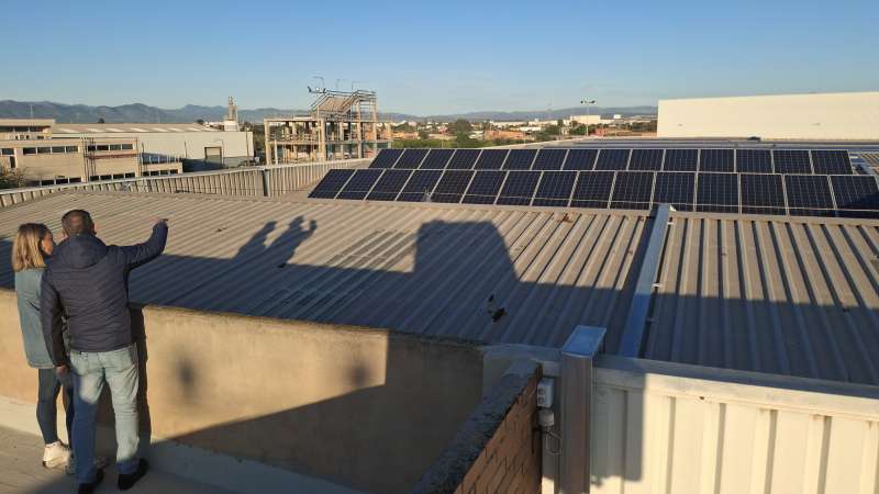 Vila-real culmina la instal·lació de plaques fotovoltaiques als col·legis públics i amplia el Pla d’Eficiència Energètica