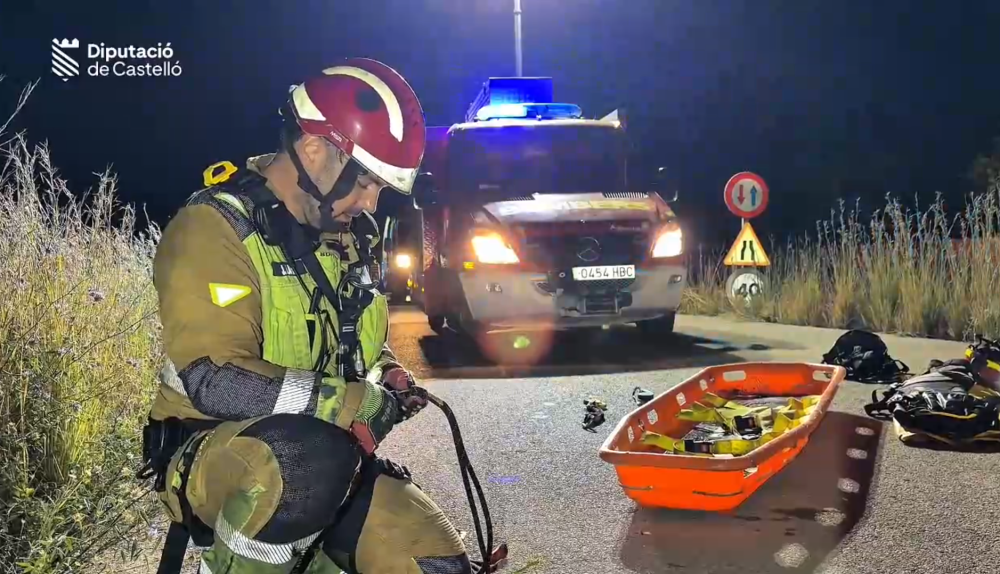 Rescaten als dos ocupants d’un vehicle precipitat en el riu Millars a Vila-real