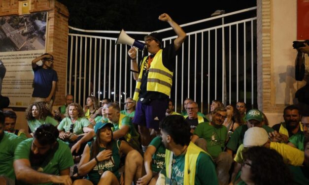 Quarta setmana de vaga indefinida: la majoria sindical estudia la nova proposta d’Educació mentre manté les protestes￼
