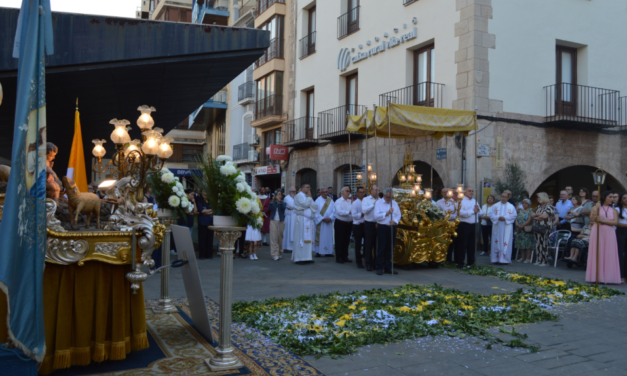 Vila-real vist els seus carrers per al Corpus Christi amb altars i processó