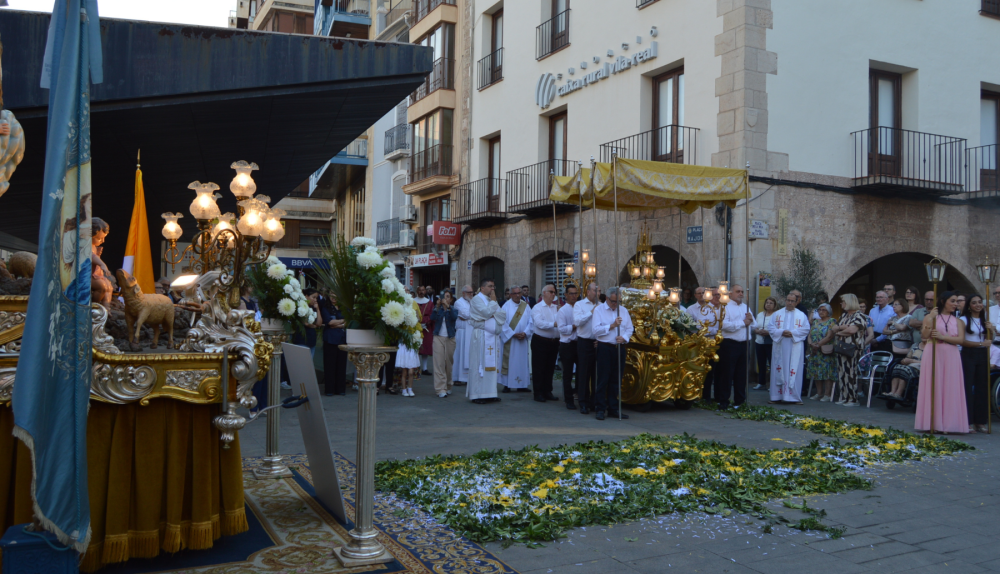Vila-real vist els seus carrers per al Corpus Christi amb altars i processó